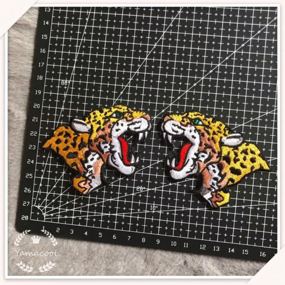 【HT02】刺繍アイロンワッペン　質良い　豹　2枚分