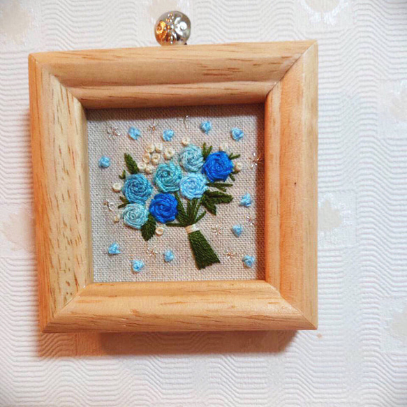 刺繍フレーム　青いバラ　ブルーローズ　お花の刺繍　壁飾り　インテリア雑貨