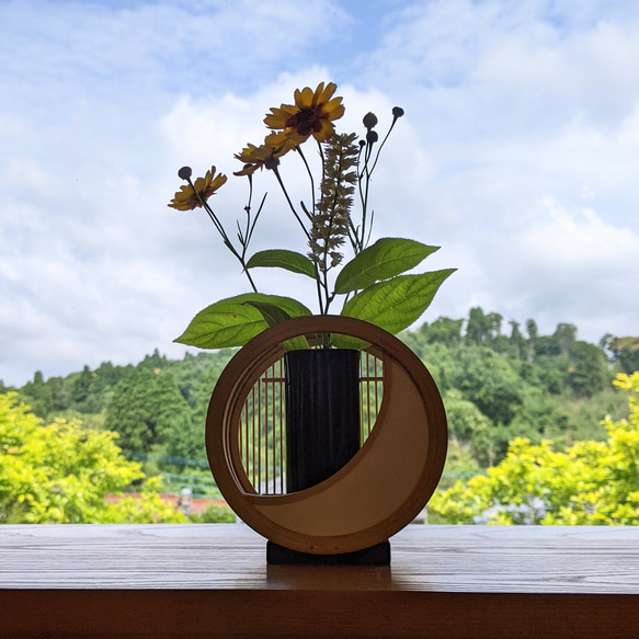 駿河竹細工　花器　三日月　フラワーベース　おしゃれインテリア　涼しげ　レザークラフト　白　ホワイト　海外贈り物　ギフト