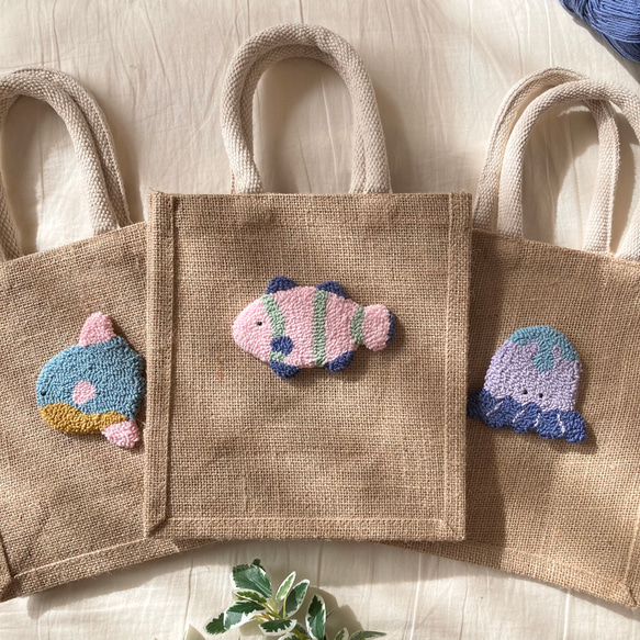 海の生き物　ジュートバッグ　ランチバッグ　ミニ　刺繍　もこもこ　マンボウ　カクレクマノミ　クラゲ　魚　ギフト　カラフル