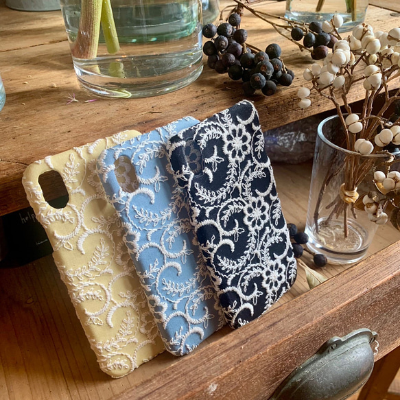 刺繍のフラワーガーデン　iPhoneケース