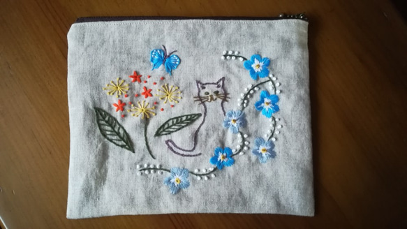 ☆一点物☆手刺繍リネンのポーチ（猫と花）