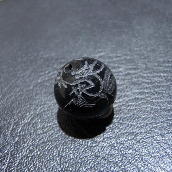 [beads187] 手彫りビーズ・オニキス（龍）14mm 1個