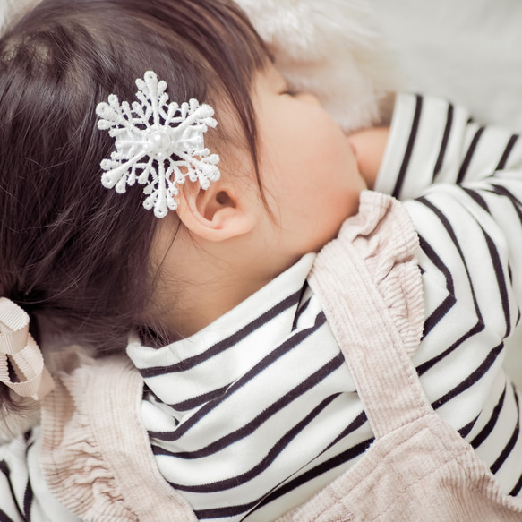 雪の結晶ベビークリップ（ヘアピン・ヘアゴム）❅　クリスマス　エルサ　アナ雪　ヘッドドレス　髪飾り　プレゼント