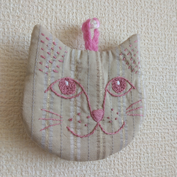 壁掛け・猫刺繍