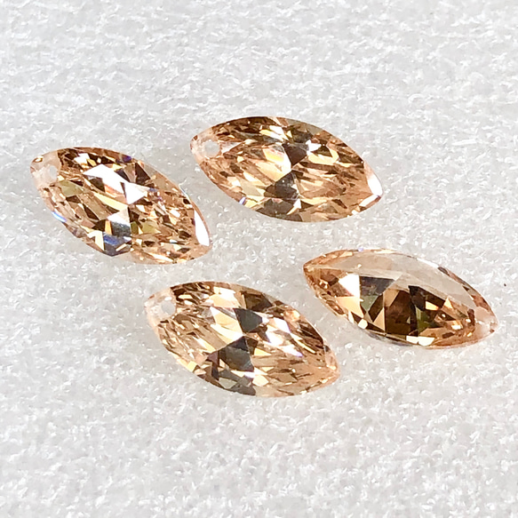 シャンパン　ベージュ☆2個入り☆方穴有り•マーキス形☆7x14mm☆A級キュービックジルコニア•CZ