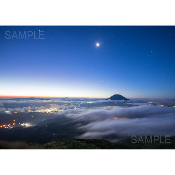 【A4、A3可能】雲海に浮かぶ蝦夷富士、羊蹄山・アートポスター 北海道風景写真