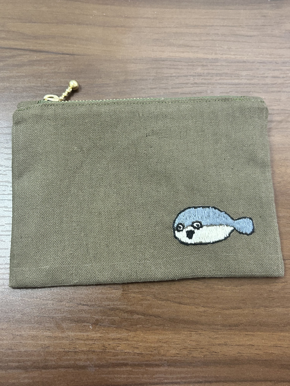 サカバンバスピス刺繍ポーチ