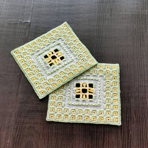 ハーダンガー刺繍   みどりのミニドイリー / インテリアマット/   10センチ  コースターサイズ(セット)