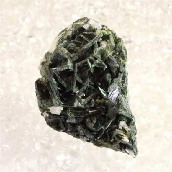 ザギマウンテン産 エジリン輝石 クラスター 母岩付  33.0g 【86989】