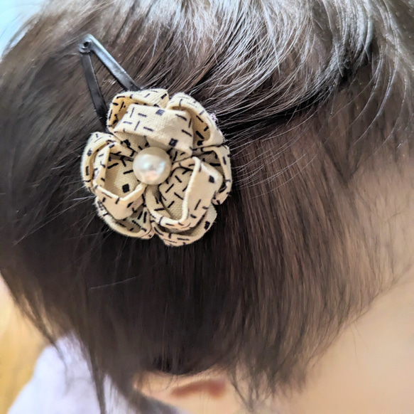 【髪飾り】こども　かわいいお花のヘアピン　パール