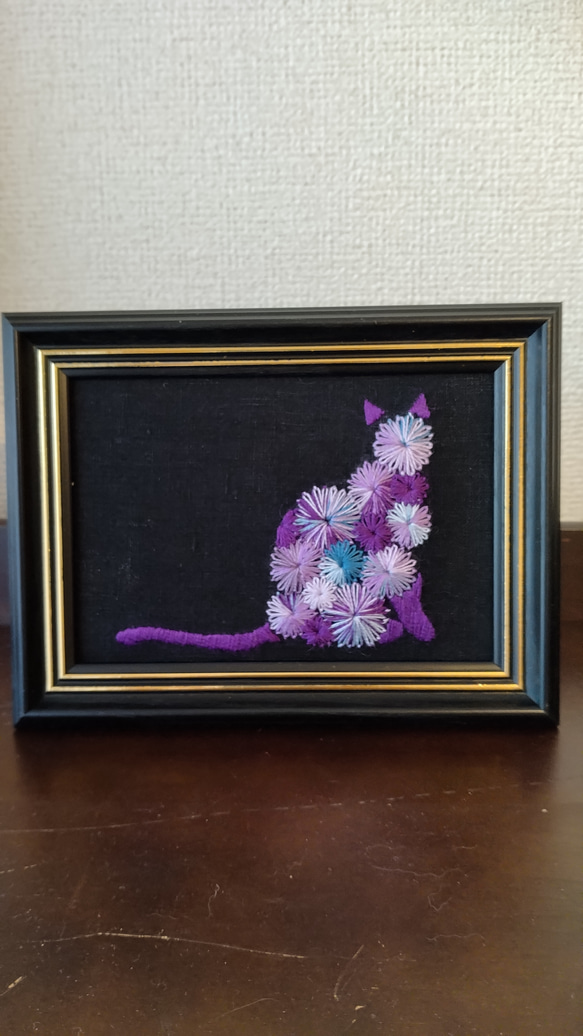 パープルの猫刺繍フレーム