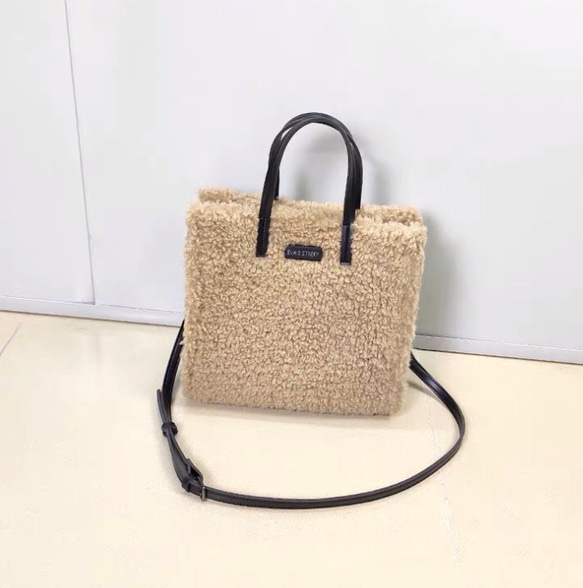 ヨットのキャビンのソファーに使用される生地で作られた 「Agola Zuta bag」！ブルー