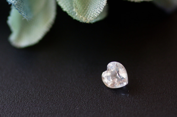 ホワイト・サファイア＊♡カット＊0.28ct＊3.6×3.7mm＊COS-008