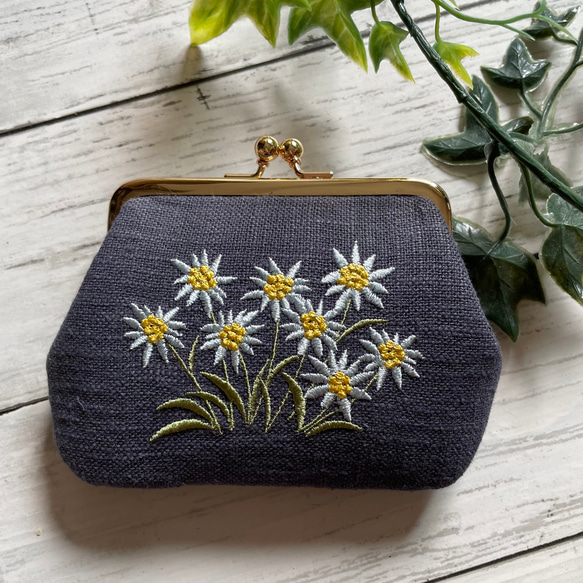 【両面刺繍】エーデルワイス　二つ折の札が入る　がま口薄型　カードポケットx2個付　ラミー