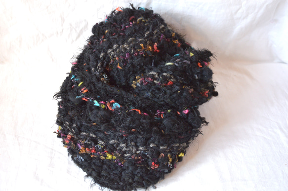 ファンシーヤーンをかのこ編みで編むスヌードキット　BLACK　nijiyarn