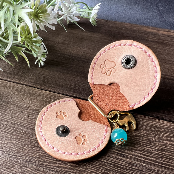 Cat Paw Coin Purse：500円4枚収納可能な猫の肉球キーホルダー