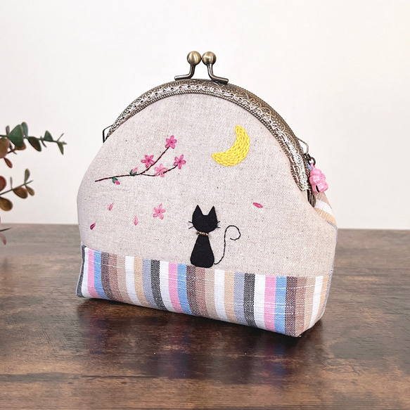 ＊会津木綿＊猫と月と桜の刺繍　がま口お化粧ポーチ（限定柄）《受注製作》