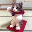 招き猫ポーズの猫ちゃん????キジトラ白猫(羊毛フェルト)