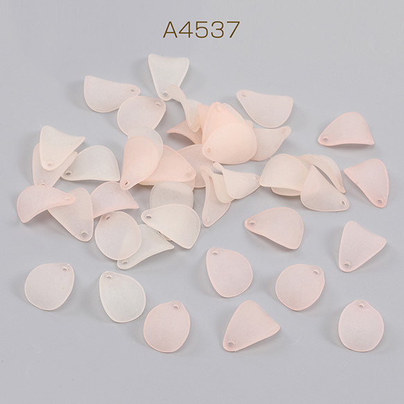 A4537  60個  アクリルチャーム フロスト加工 花びら 1穴 ライトオレンジピンク  3X（20ヶ）