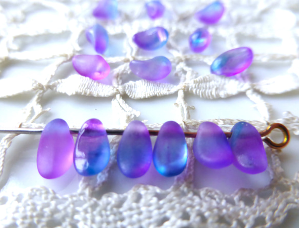 勾玉紫青　Czech Glass Beads１０個