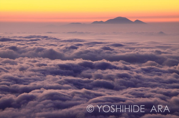 【額装写真】雲上の朝 浮かぶ浅間山