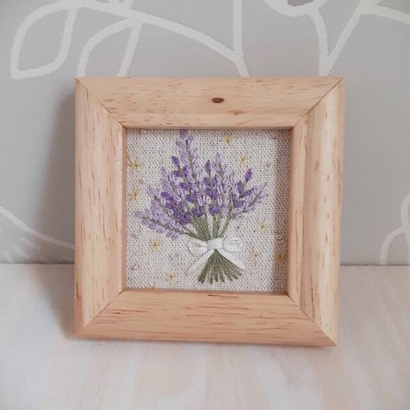 刺繍フレーム　ラベンダーの花束　お花の刺繍　壁飾り　インテリア雑貨