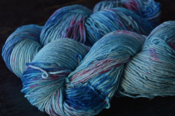 手染め糸　コットン　Blue　red　　nijiyarn