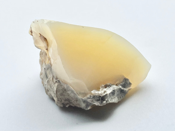 Japanese yellow common opal  rough  17g  日本　北海道　蛋白石