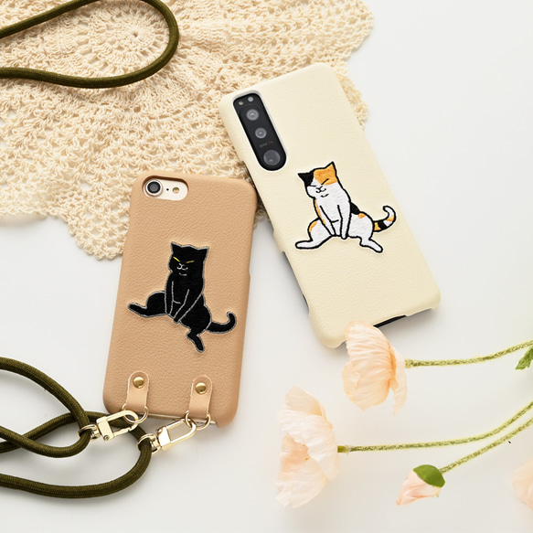 多機種対応 スマホケース 【 刺繍 おすわり猫 】 スマホショルダー ショルダーストラップ  手ぶら 猫 A174I