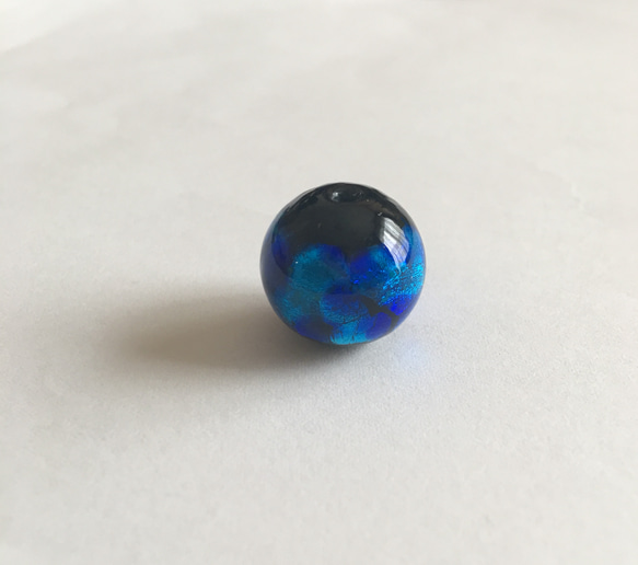 ★夜光ホタルガラス★丸玉★黒スーパーブルー★14mm×2個★