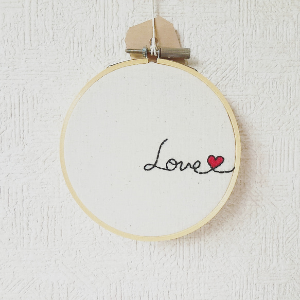 love／10cm／刺繍の飾りフープ