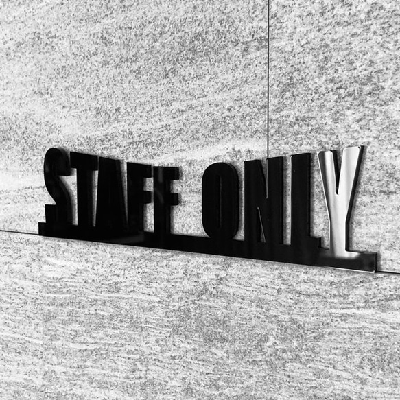 【送料無料】「STAFFONLY」01ver.ルームサインプレートBlack 室名札 ルームプレート 遊び場 扉 設置板