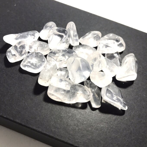 【穴無】アメリカアーカンソー水晶　中粒　さざれ　25ｇ　10-15粒