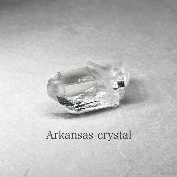 Arkansas crystal：channeling / アーカンソー産水晶 16：貫入水晶