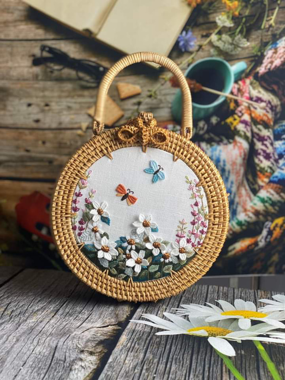 お花手刺繍ポーチ