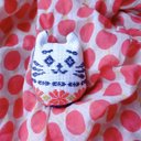 猫好きさんを癒す白仔ネコ紅【こぎん刺し刺繍☺︎猫☺︎ぬいぐるみ】孫キャッツ♡猫猫⌘受注製作⌘