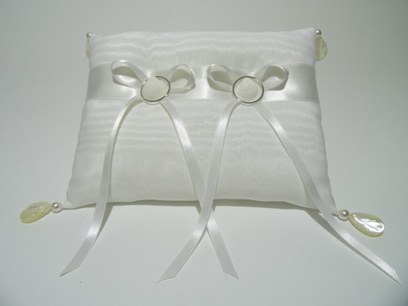 Summer wedding ceremony　Ring pillow  Mother-of-pearl