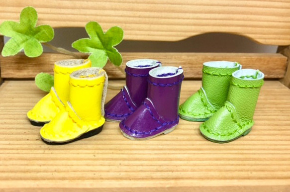 森き　長靴　一足　miniature boots.