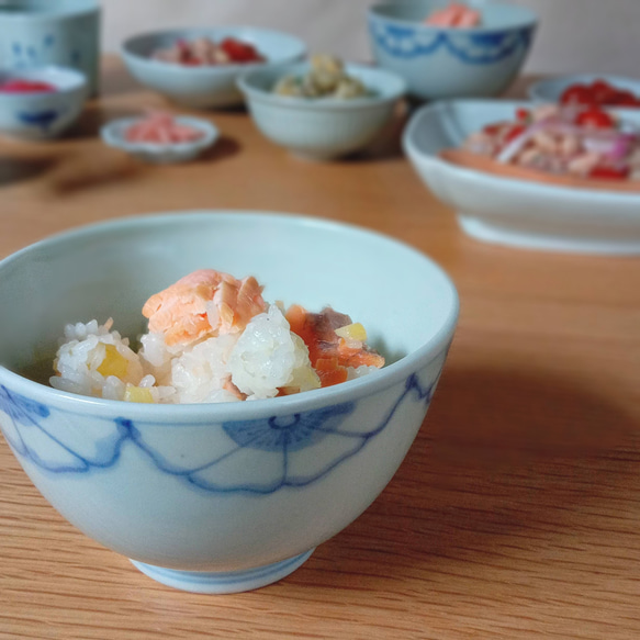 花文飯碗　子供用丼ぶりにも　　染め付け　ごはん　ご飯　茶碗　めし碗　ライスボウル