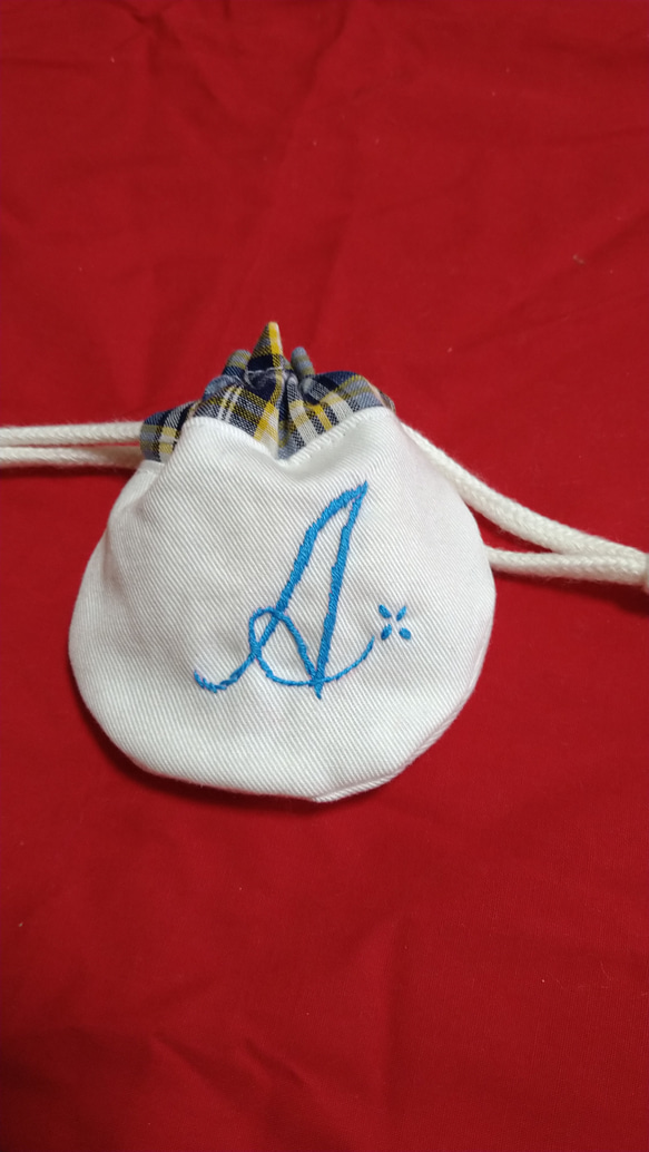 手のひらサイズの巾着袋　Palm-sized mini drawstring bag