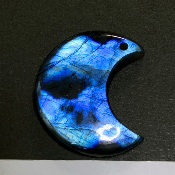 穴あきラブラドライト月[721] 37x21mm 63Cts　天然石 ／ ルース ／カボション