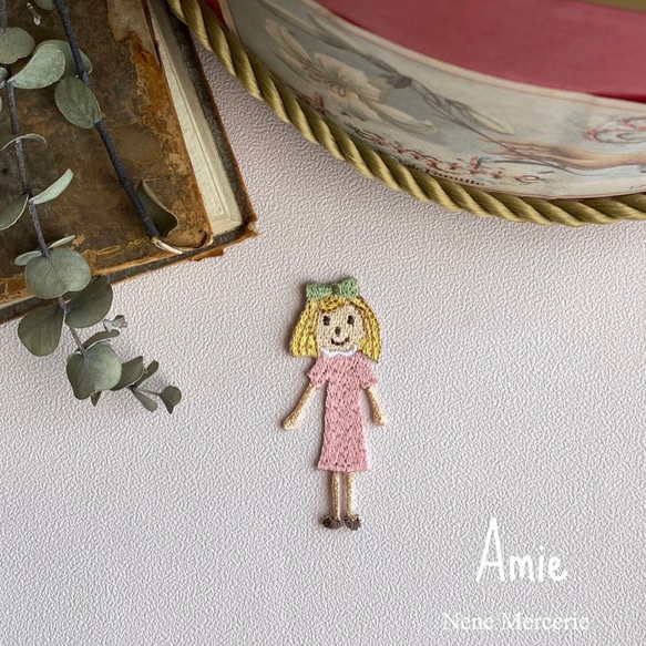 Amie(アミ）ちゃん/ 刺繍アイロンワッペン