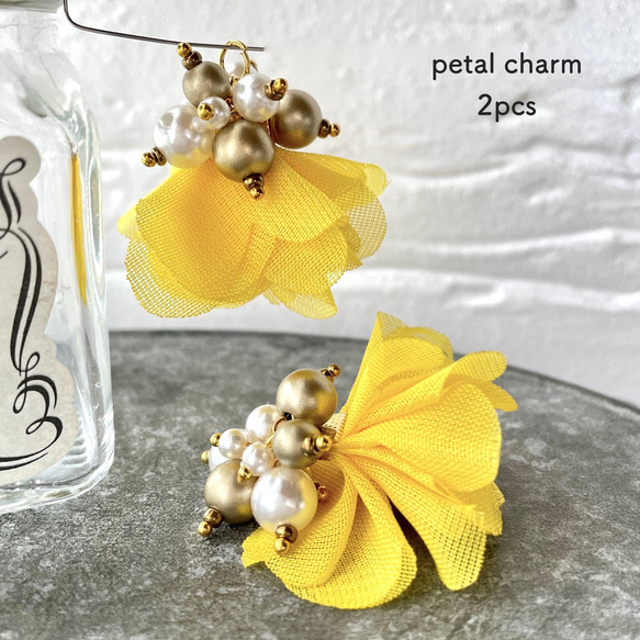 ２pcs★charm・petal yellow（ビジュータッセルチャーム）