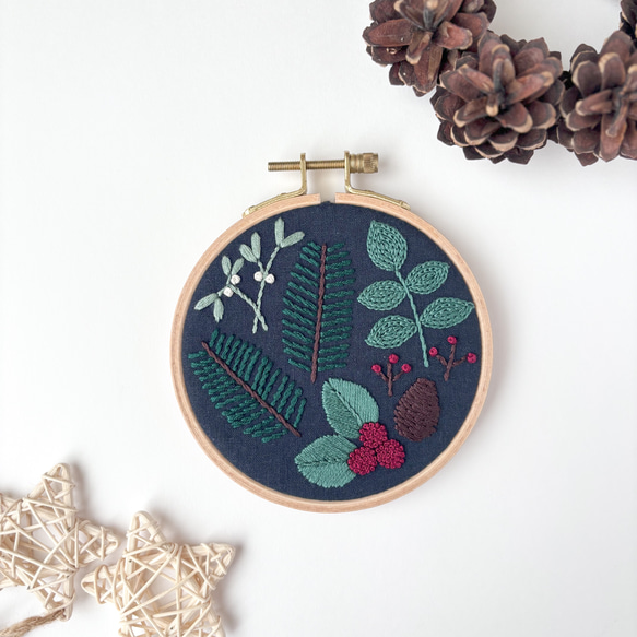 Winter Holiday ファブリックパネル 直径11cm /刺繍 インテリア アートボード クリスマス