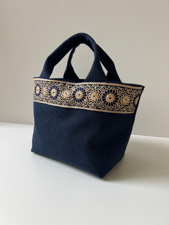 新色◇インド刺繍リボンとクッタリ帆布のトートバッグ◇oriental Flower×navy