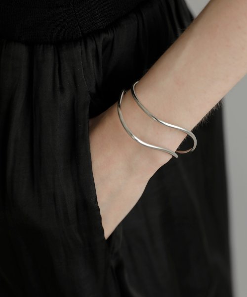 Oval Curve Bangle