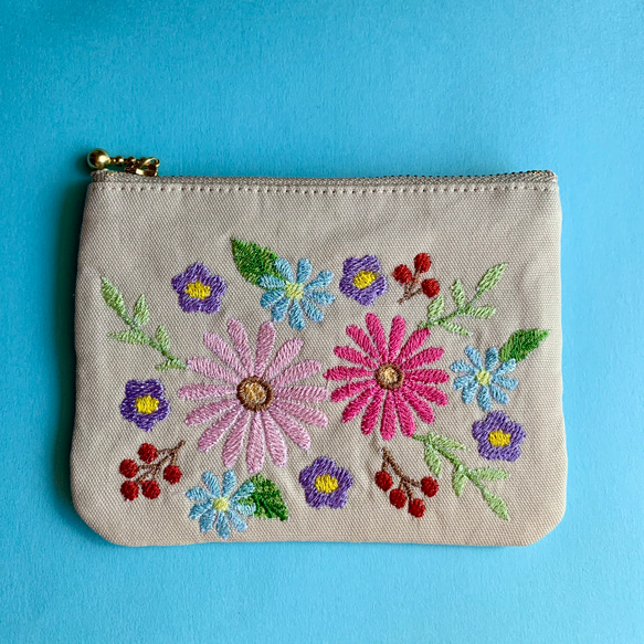 ティシュケース付きポーチ　ピンクの花の刺繍