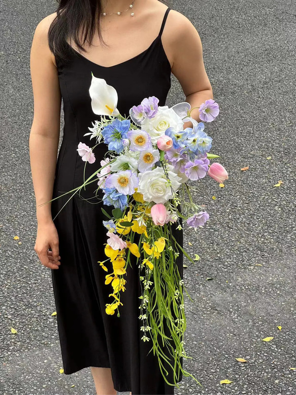 結婚式の花嫁 造花、外装ウェディングドレス、写真撮影、結婚式の花嫁の手のブーケ