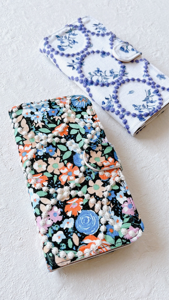 手帳型　サークル刺繍小花　 iPhoneケース